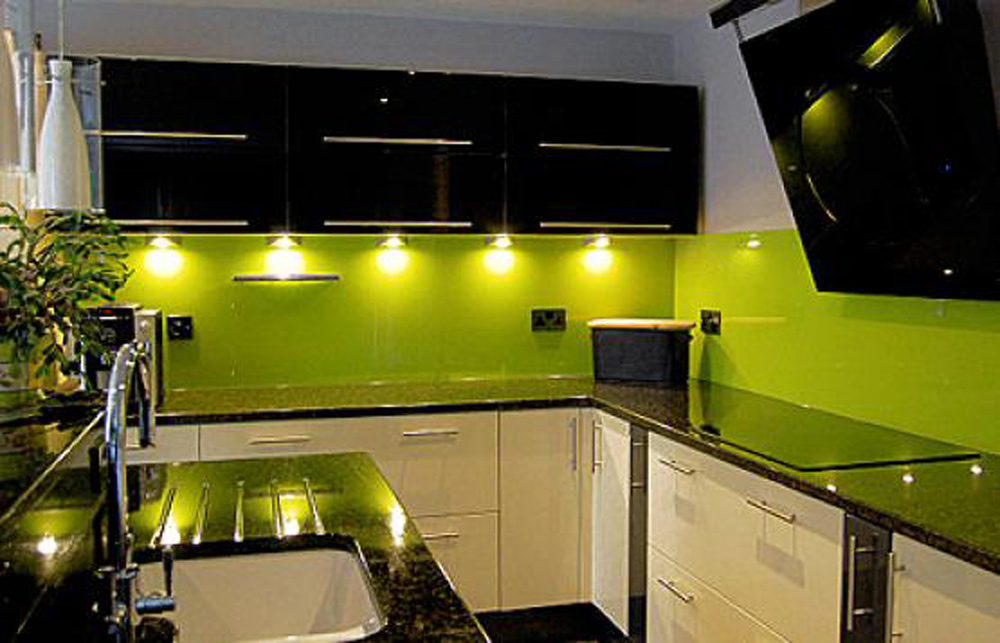 Kuhinja-u-limeta-zelenoj-boji