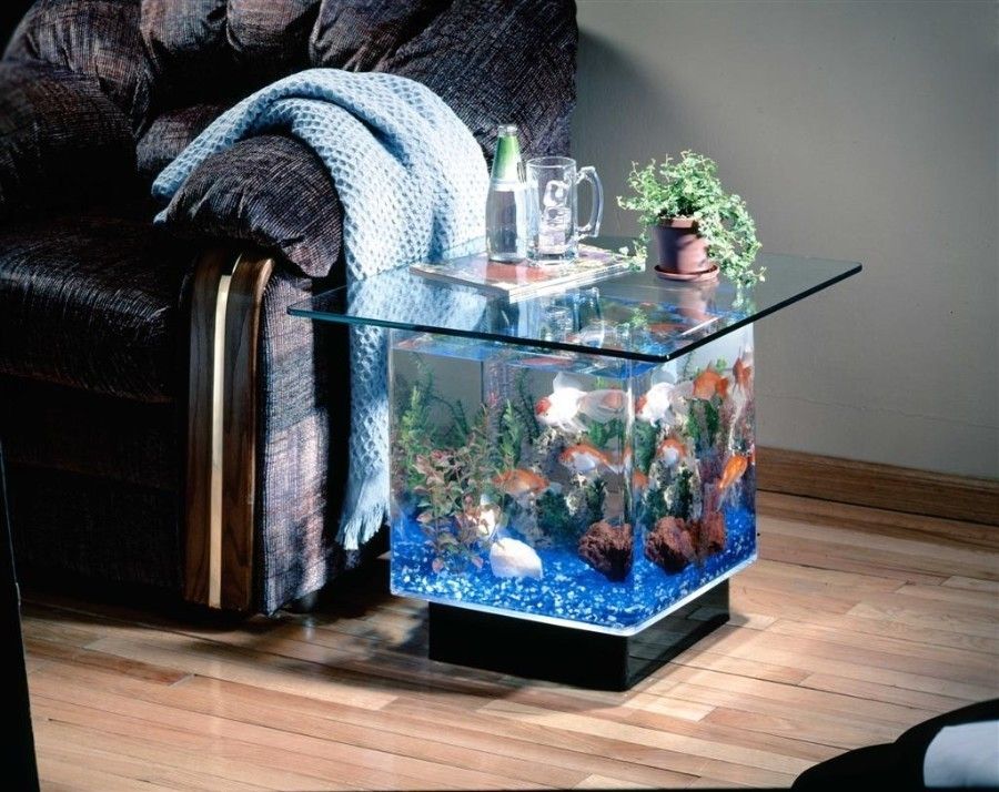 stolik s akvariumom
