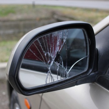 Купить или вырезать зеркало на автомобиль